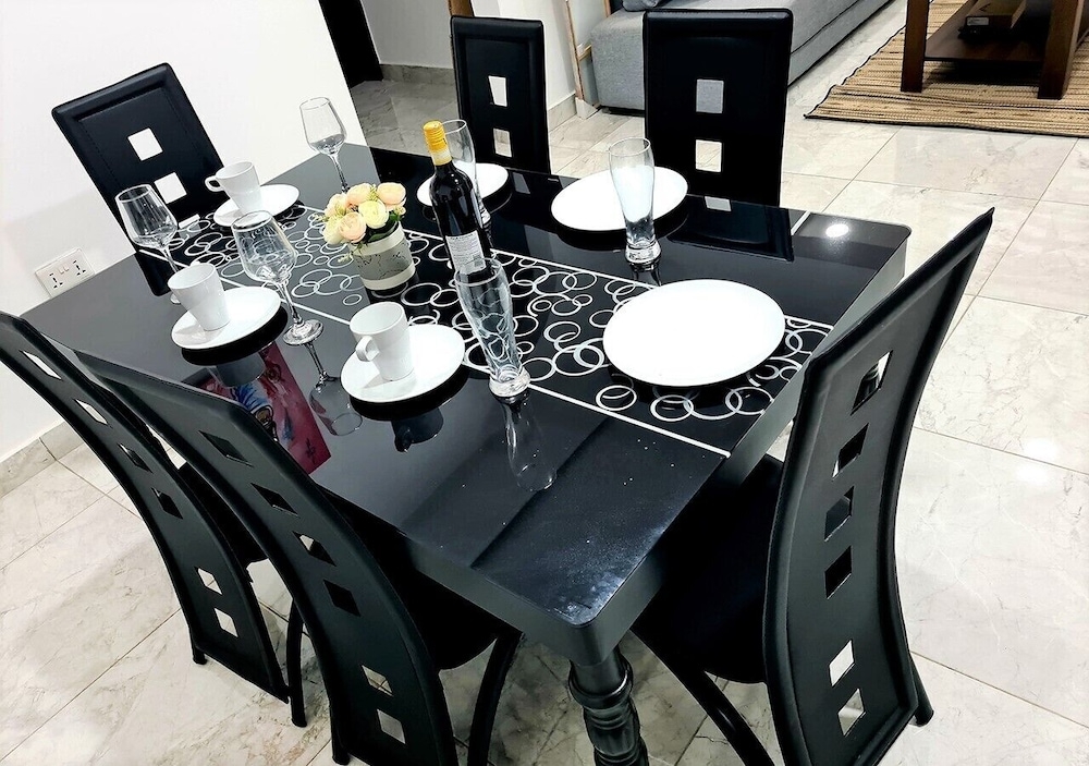 객실 내 식사 공간