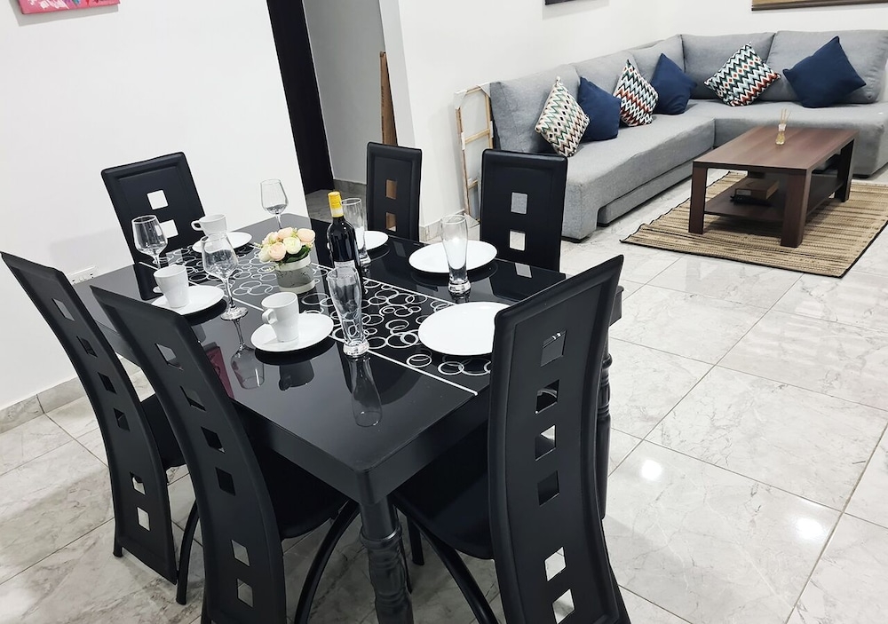 객실 내 식사 공간