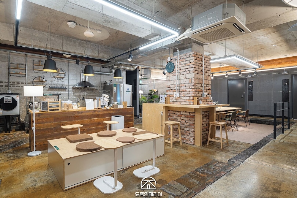 객실 내 식사 공간