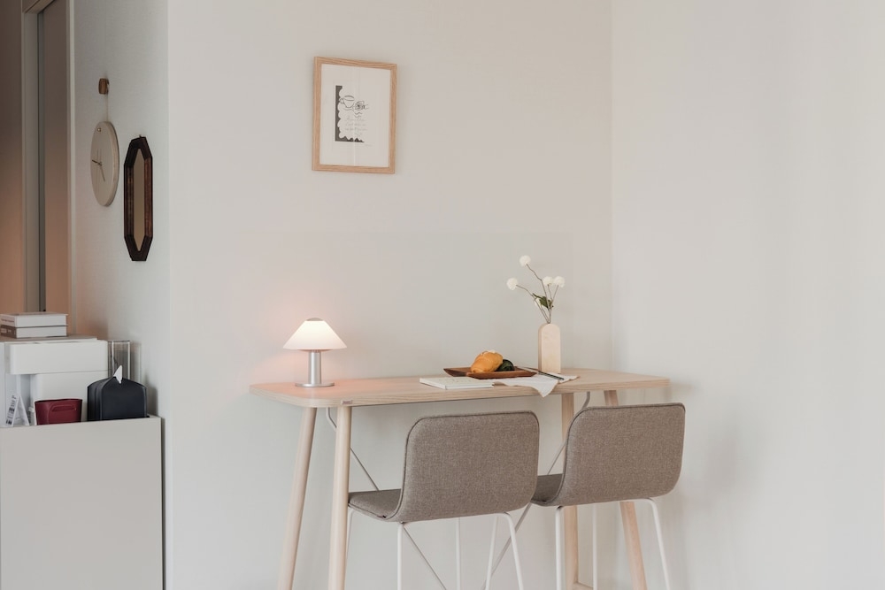 객실 내 식사 공간