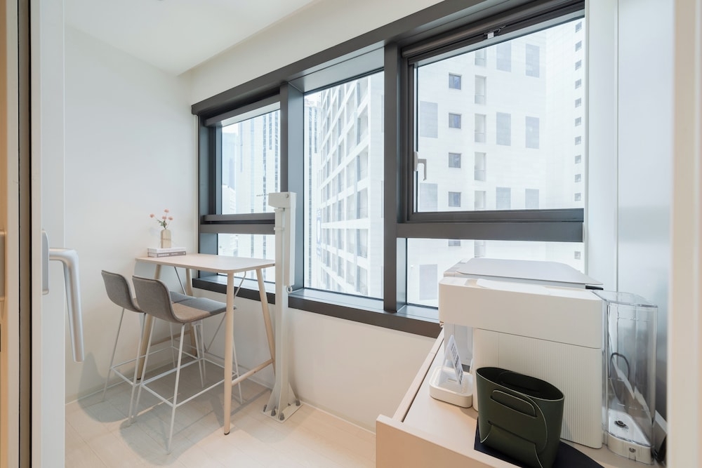 객실 내 식사 공간