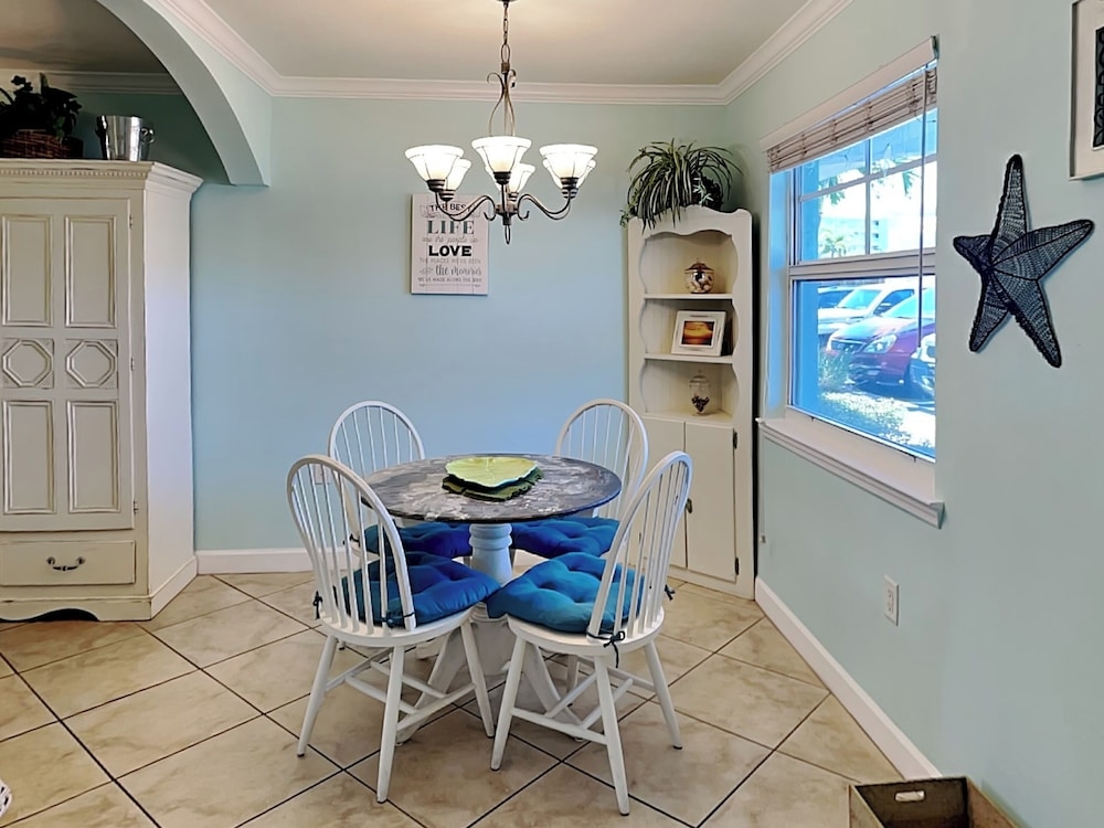 객실 내 식사 공간