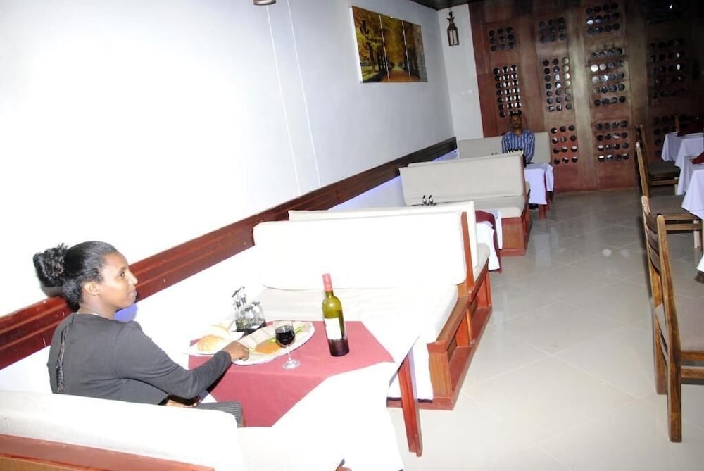 객실 내 식사 공간