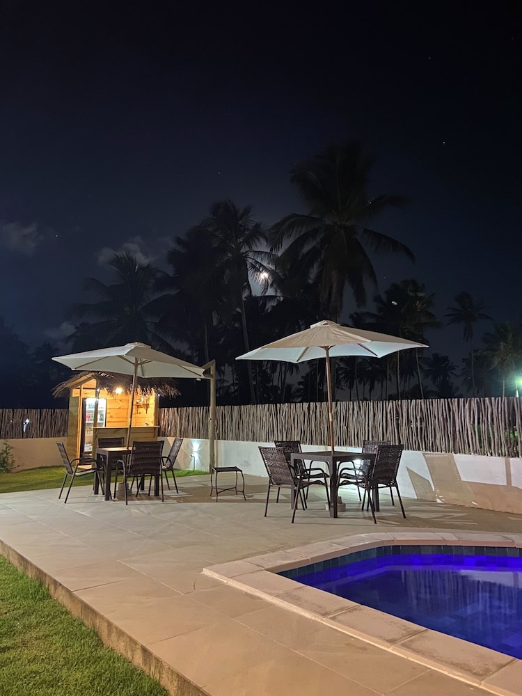 숙박 시설 정면 - 저녁/밤