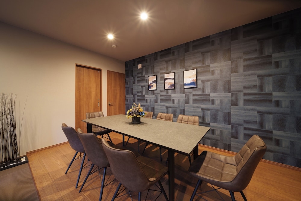 객실 내 식사 공간