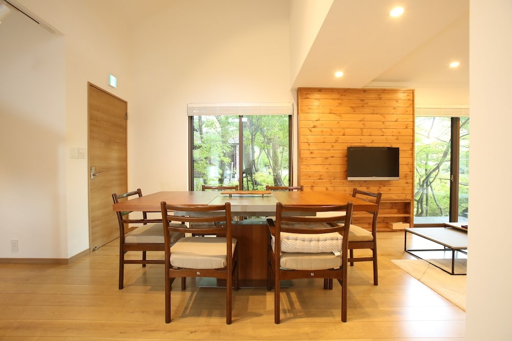 객실 내 식사 공간