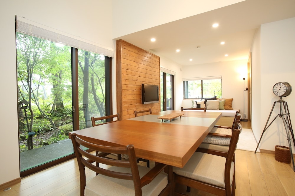 객실 내 식사 공간