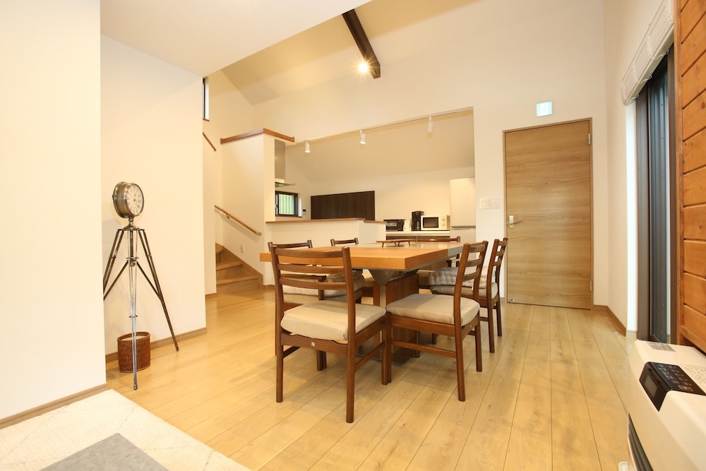 객실 내 식사 공간