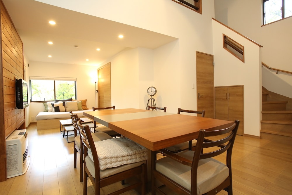 객실 내 식사 공간