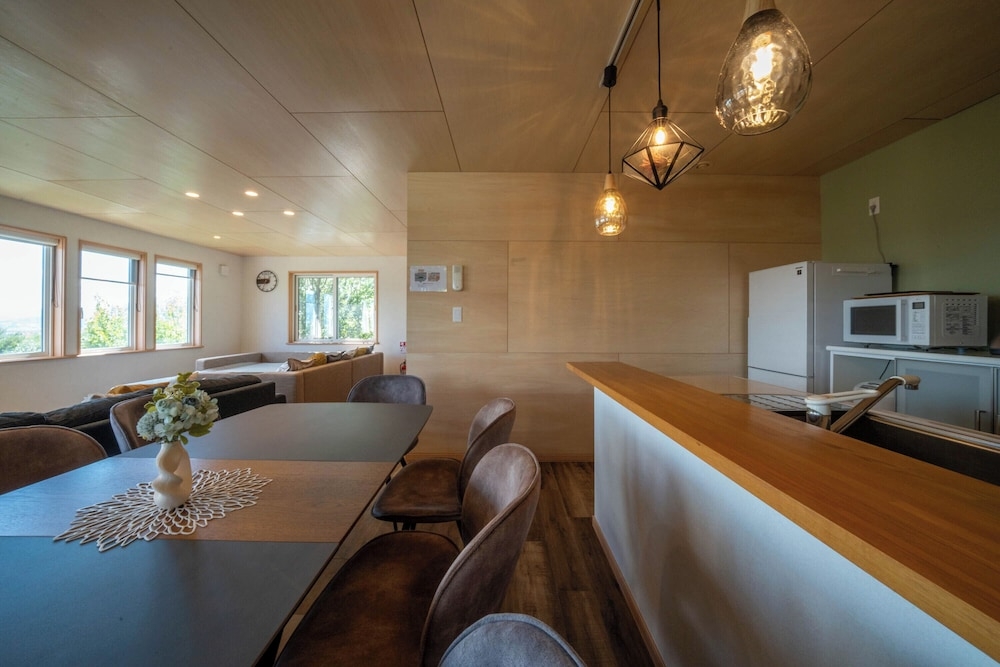 객실 내 식사 공간