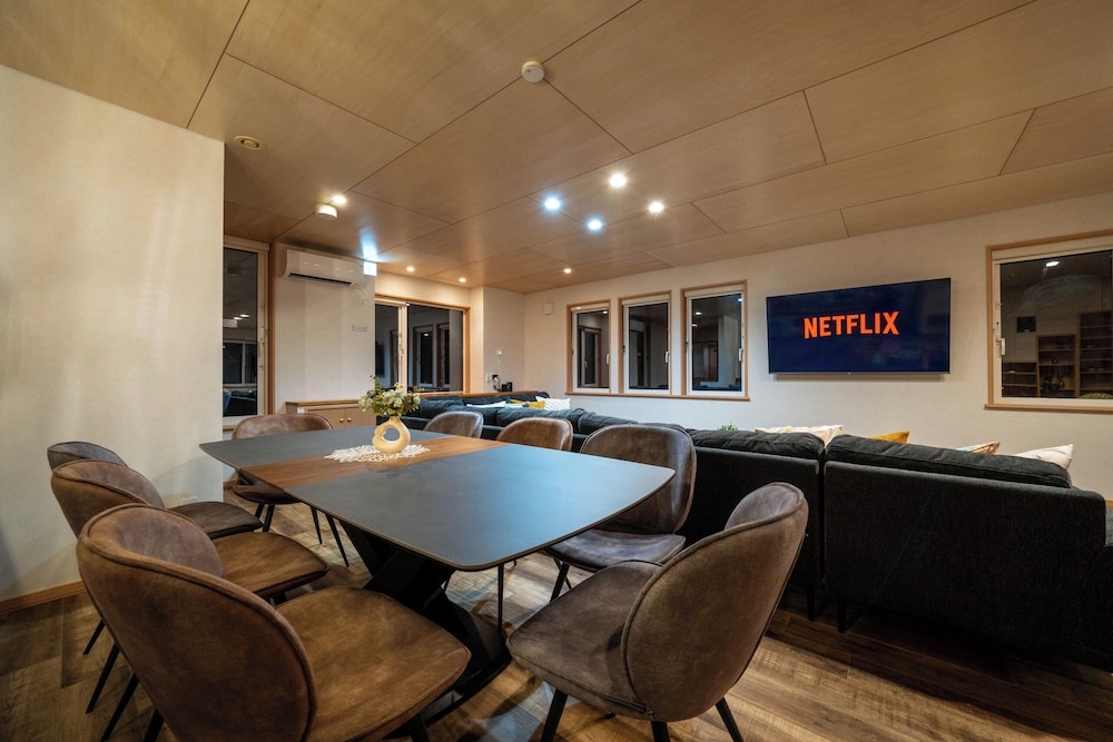 객실 내 식사 공간