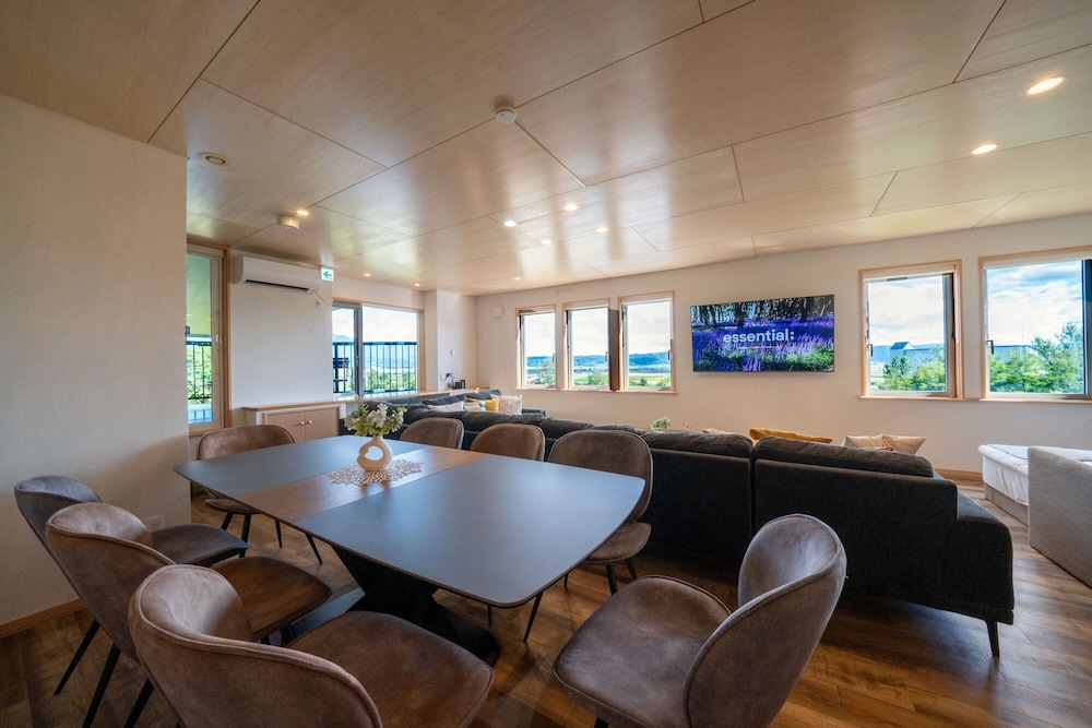 객실 내 식사 공간