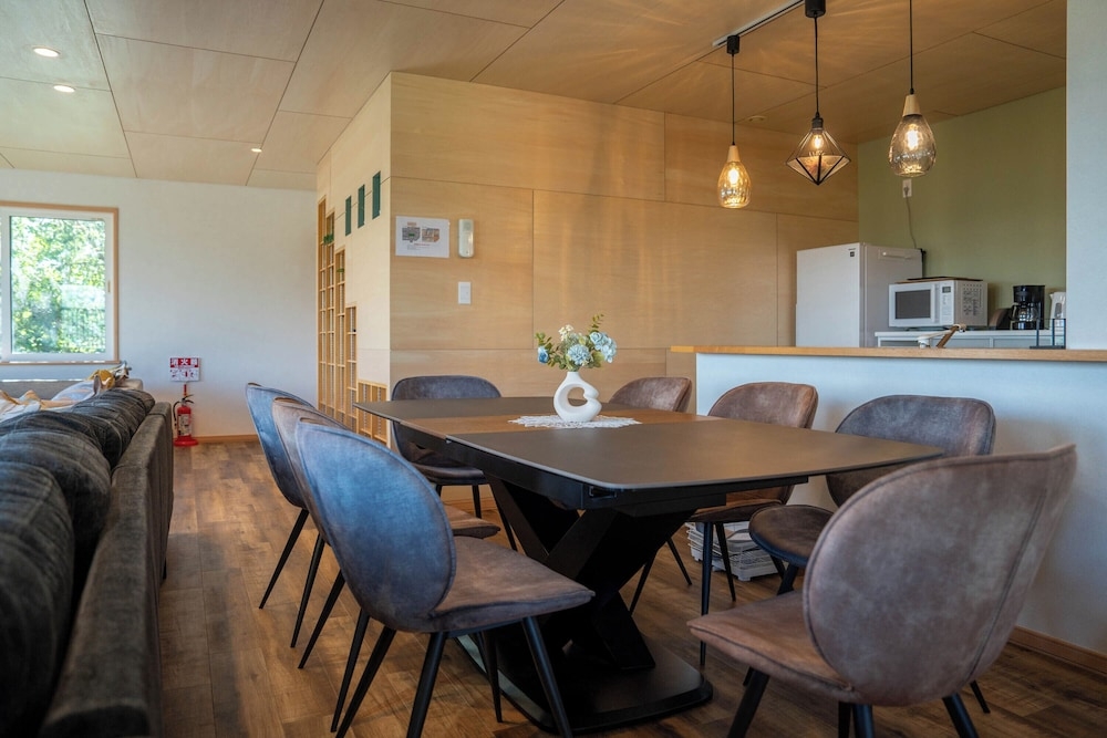 객실 내 식사 공간