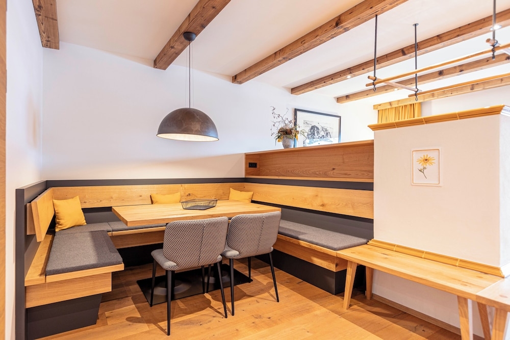 객실 내 식사 공간