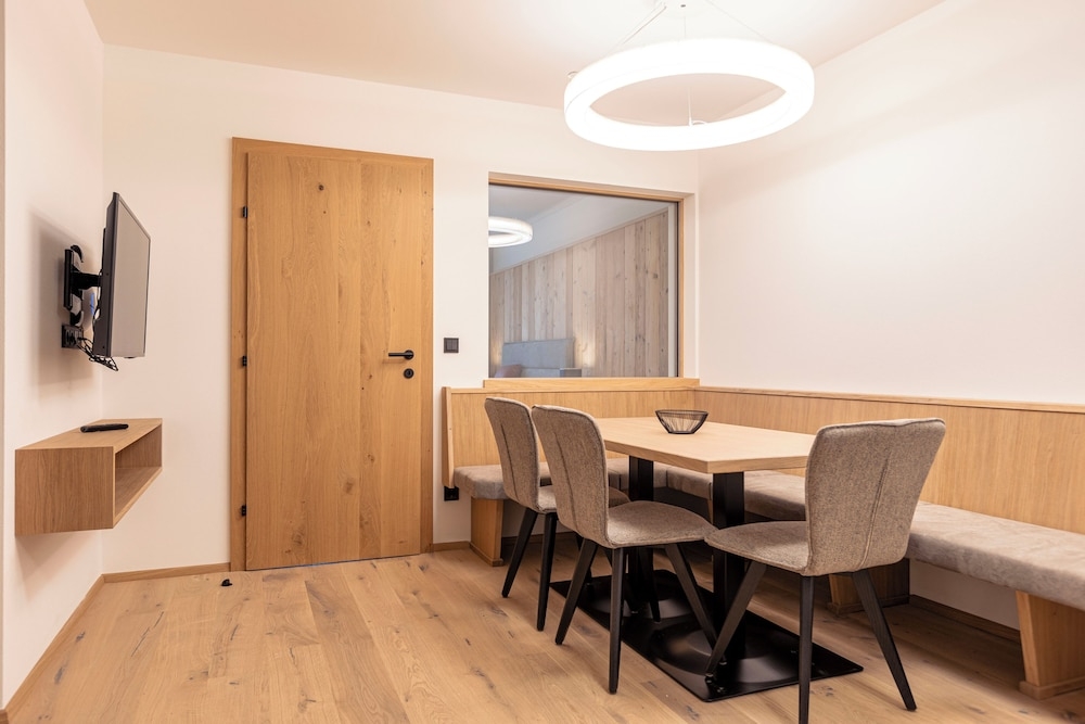 객실 내 식사 공간