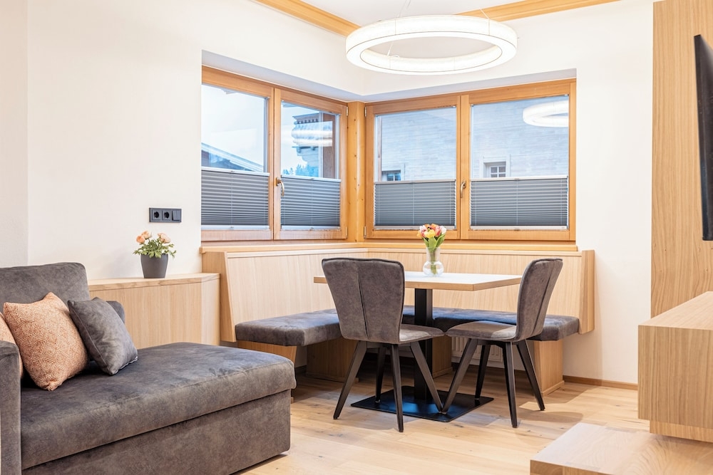 객실 내 식사 공간