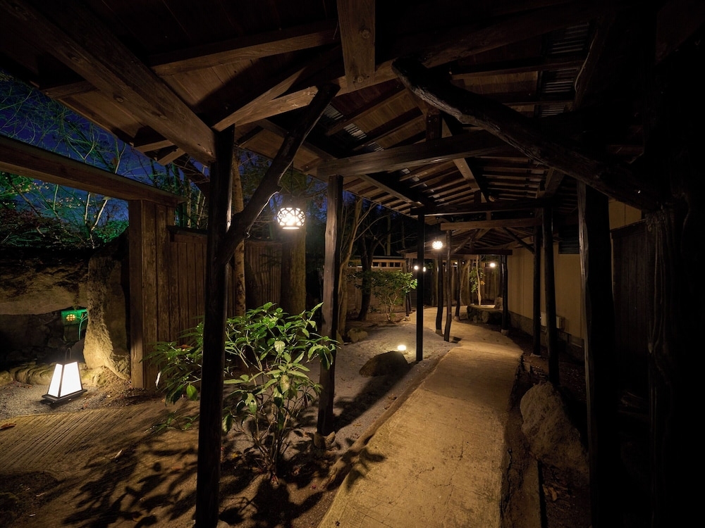 숙박 시설 구내