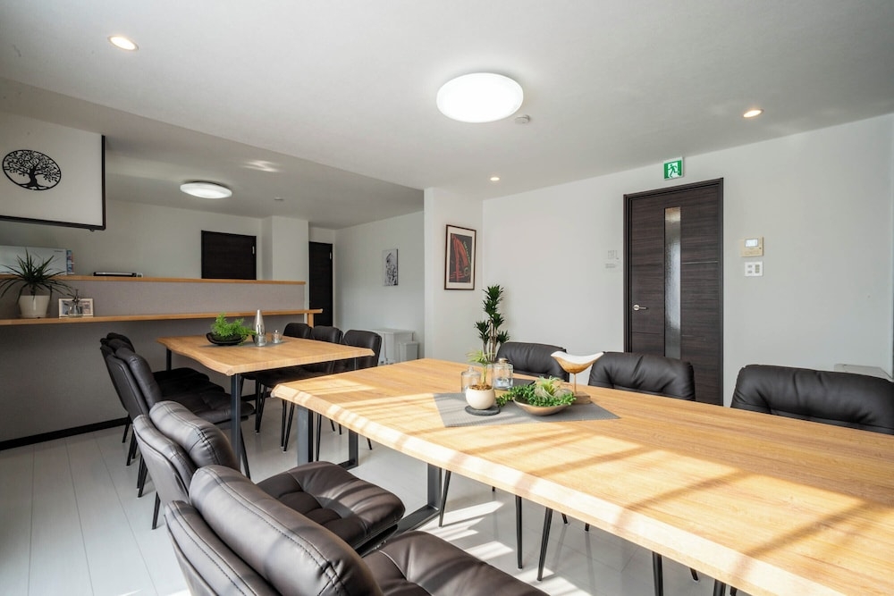 객실 내 식사 공간