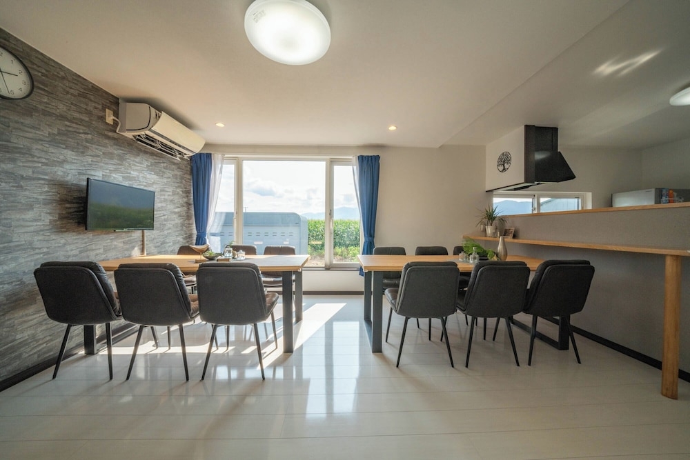 객실 내 식사 공간