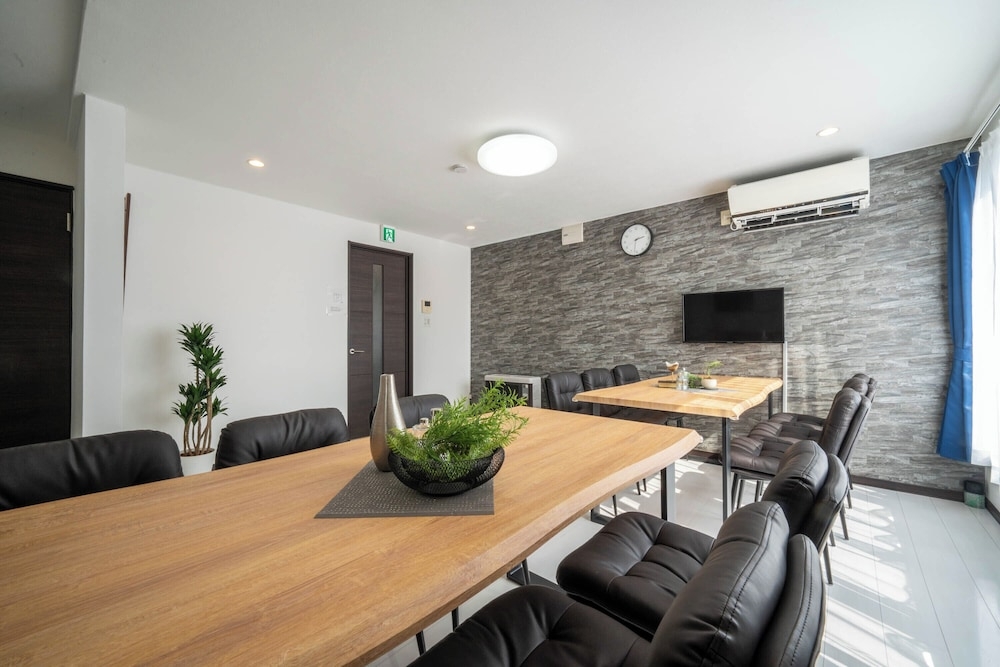 객실 내 식사 공간