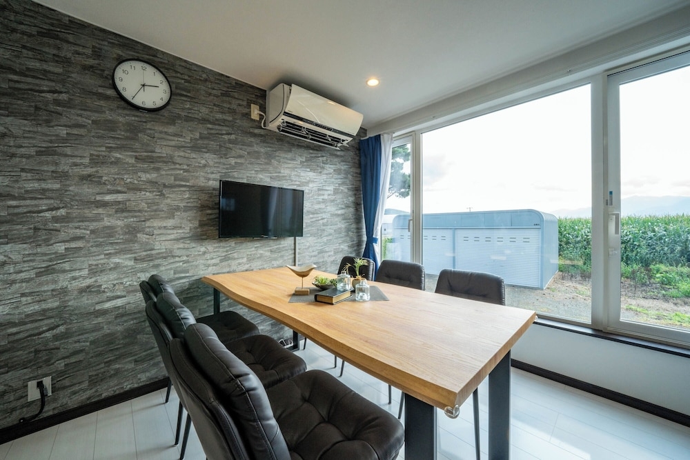 객실 내 식사 공간