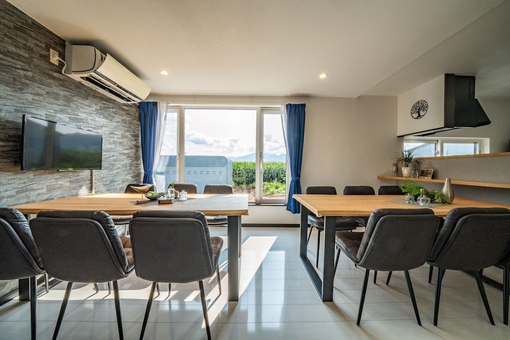 객실 내 식사 공간