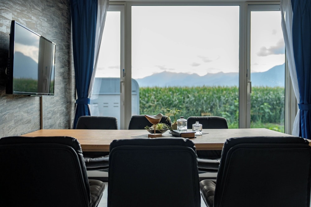 객실 내 식사 공간