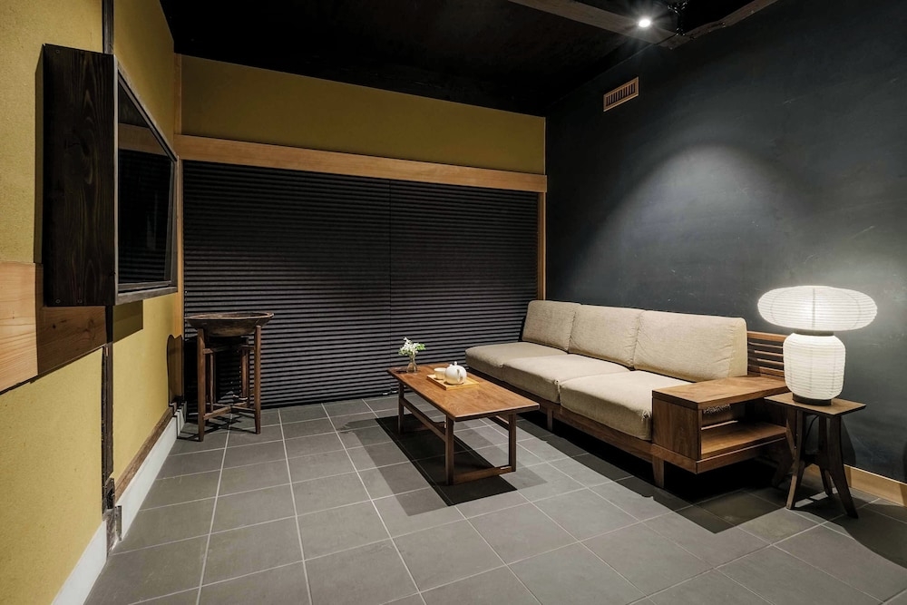 객실 내 식사 공간