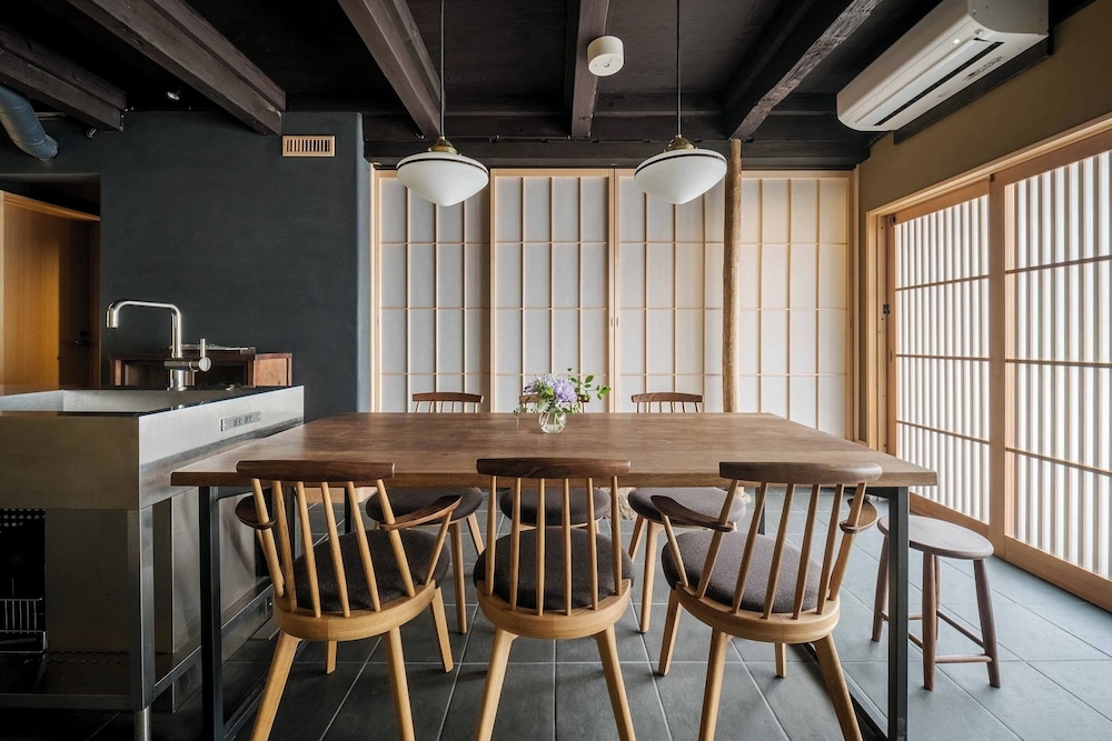 객실 내 식사 공간