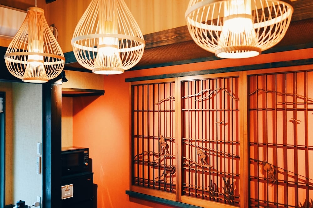 객실 내 식사 공간