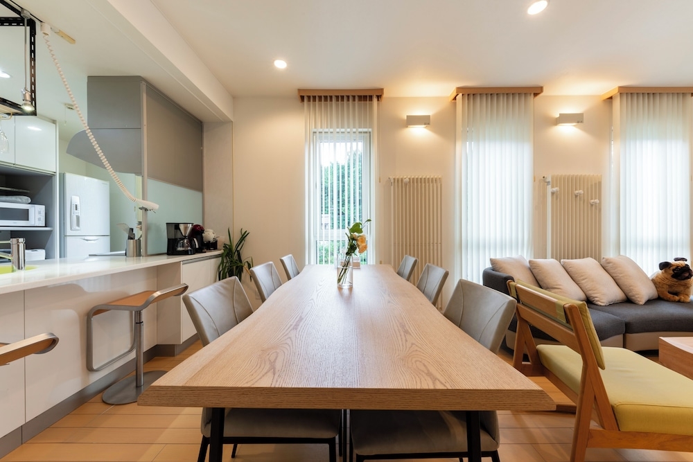 객실 내 식사 공간