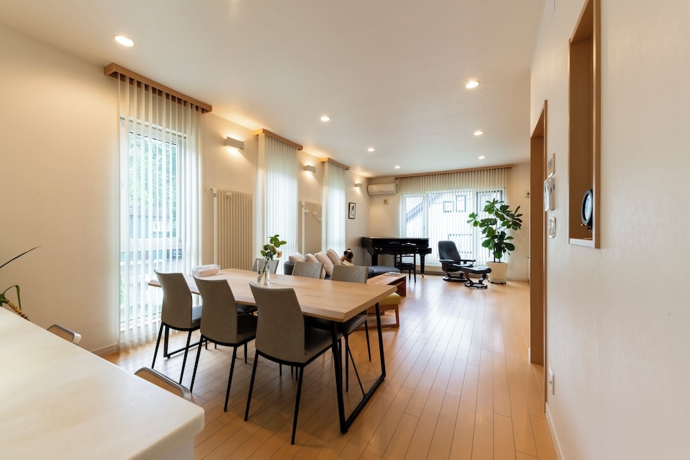 객실 내 식사 공간