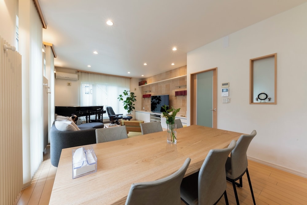 객실 내 식사 공간