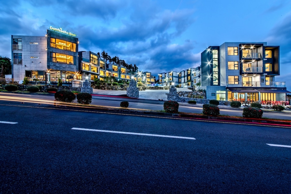 숙박 시설 입구