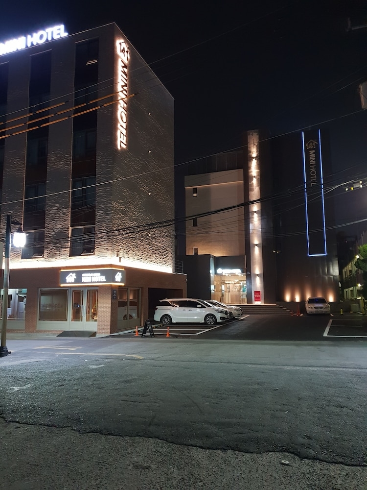 숙박 시설 정면