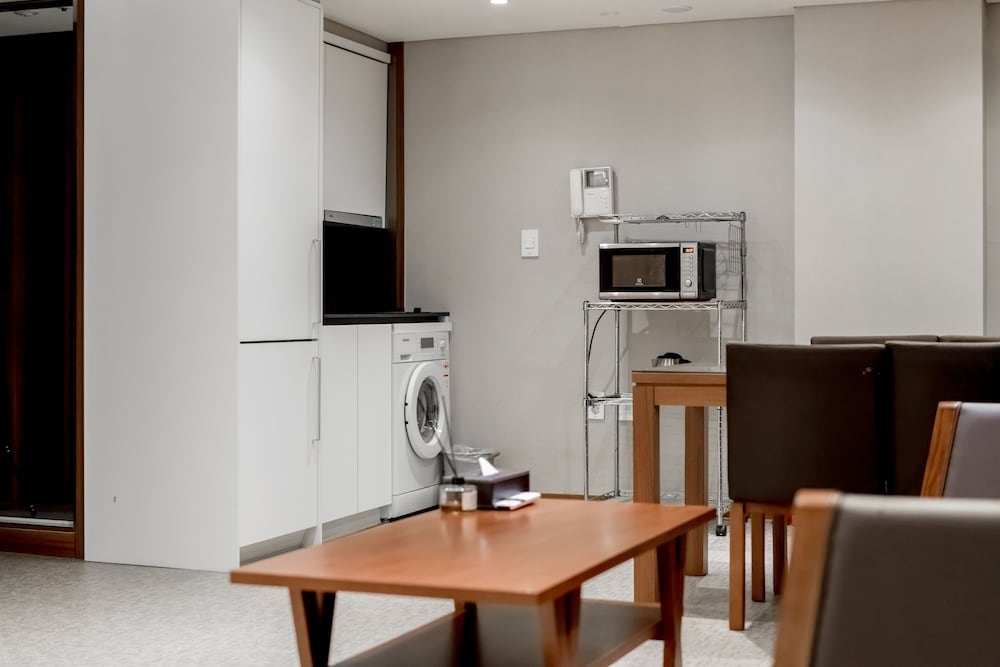 객실 내 식사 공간