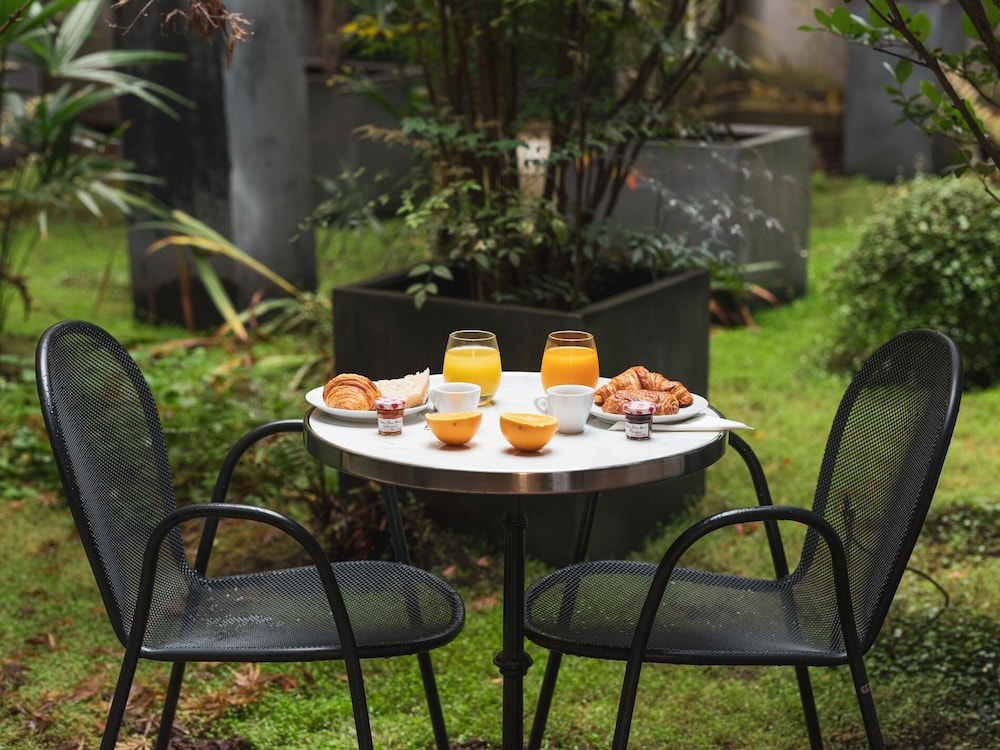 객실 내 식사 공간