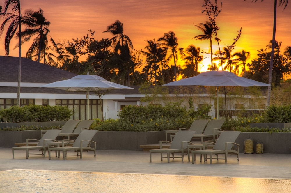 숙박 시설 정면 - 저녁/밤