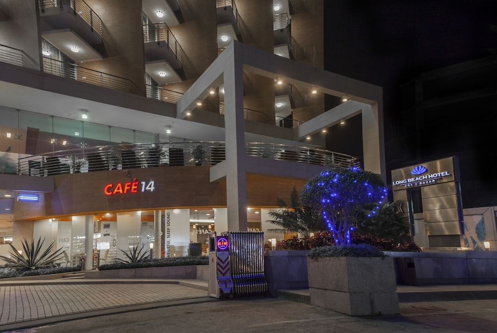 숙박 시설 정면 - 저녁/밤