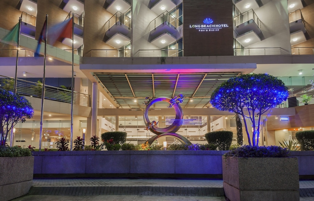 숙박 시설 정면 - 저녁/밤