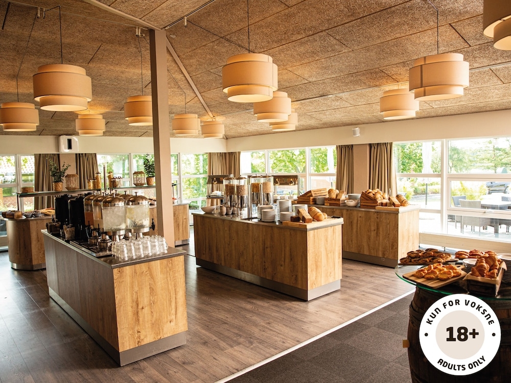 뷔페 아침 식사