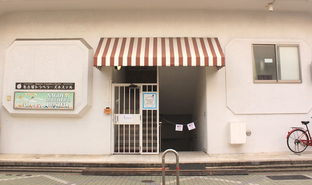 숙박 시설 입구