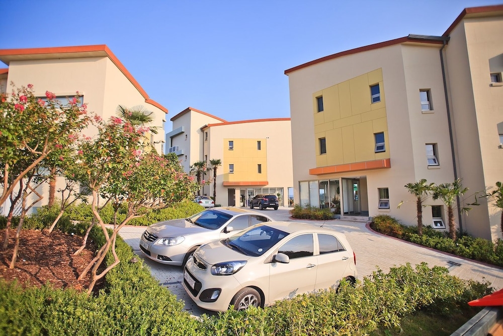 숙박 시설 정면