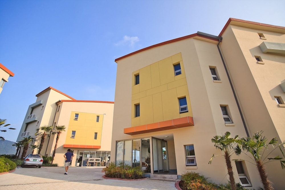 숙박 시설 정면