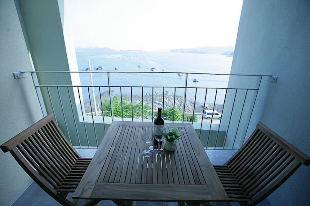 객실 내 식사 공간