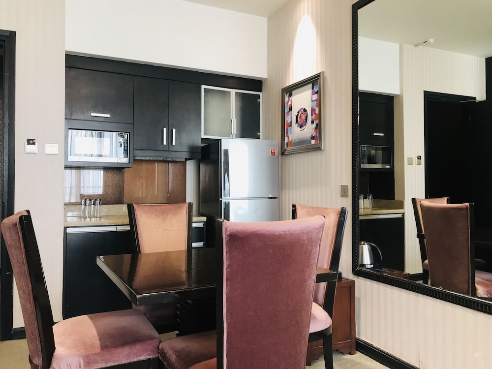 객실 내 식사 공간