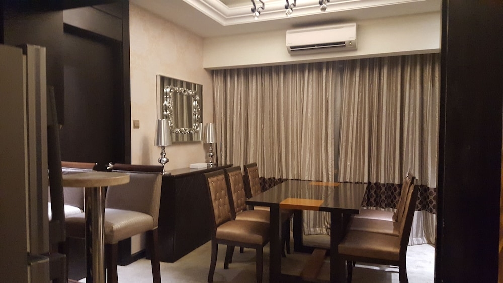 객실 내 식사 공간