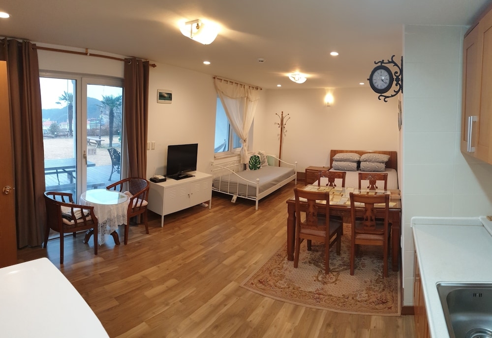 객실 내 식사 공간