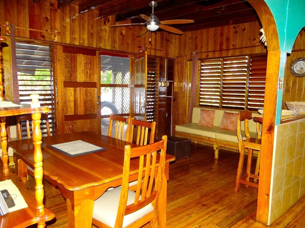 객실 내 식사 공간