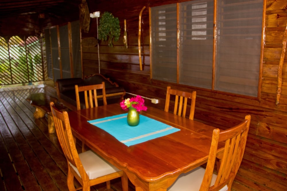 객실 내 식사 공간